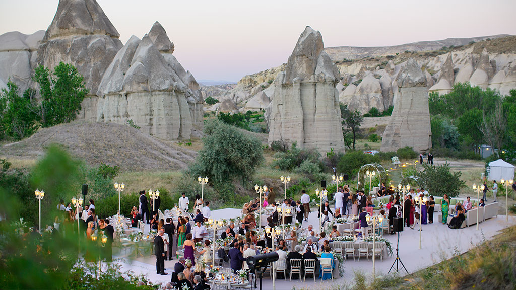 Wedding Guests Sunset Love Valley